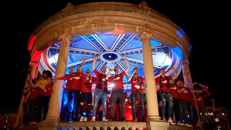 Celebración de la afición de Osasuna tras el ascenso del equipo a primera división. MIGUEL OSÉS 14