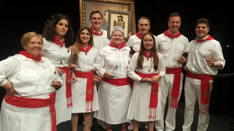 Imagen de la celebración de la XVII certamen de jotas Villa de Burlada celebrado en la Casa de Cultura de la localidad navarra CEDIDAS