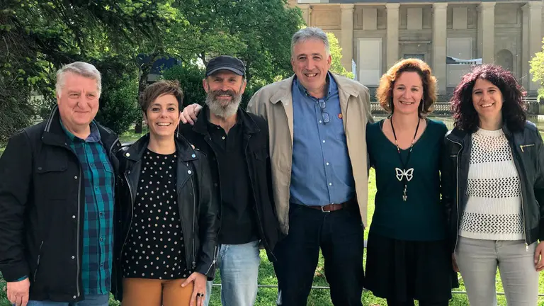 El candidato a la Alcaldia de Pamplona por EH Bildu, Joseba Asirón, en la plaza de la Libertad. EUROPA PRESS