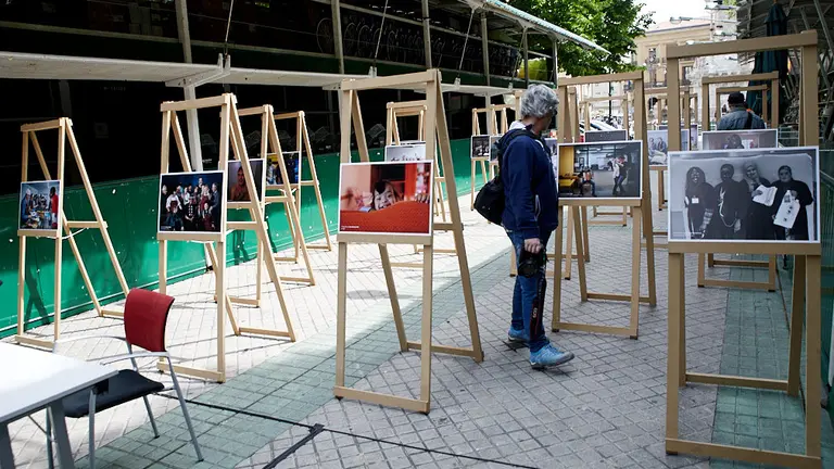 Presentación en el Paseo Sarasate de la nueva edición de la Tómbola de Cáritas, uno de los emblemas de Pamplona por San Fermín. IÑIGO ALZUGARAY