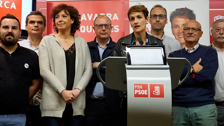La candidata del PSN a la Presidencia del Gobierno de Navarra, Mar..a Chivite, atiende a los medios