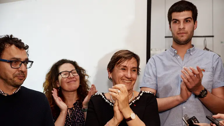 La candidata de Izquierda-Ezkerra a la Presidencia del Gobierno de Navarra, Marisa de Simón, comenta los resultados electorales. IÑIGO ALZUGARAY  (13)