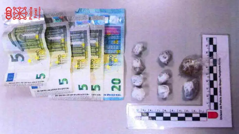 Imagen de la incautación realizada por la Policía Foral a un detenido por tráfico de droga POLICÍA FORAL