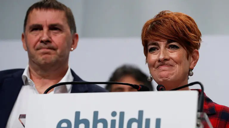 GRAFCAV4816. SAN SEBASTI..N (GIPUZKOA), 27/05/2019.- El coordinador general de EH Bildu, Arnaldo Otegi, y la candidata de esta coalici..n en Navarra, Bakartxo Ruiz, han analizado este lunes en San Sebasti..n el resultado de las elecciones municipales y forales. EFE/Javier Etxezarreta