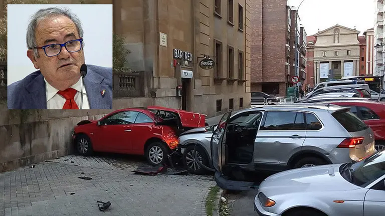 El vehículo en el que viajaba el presidente de Osasuna, Luis Sabalza, tras el accidente.