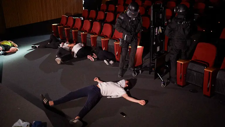 Simulacro de atenci..n sanitaria de urgencia tras un asalto terrorista en la Biblioteca de Navarra, con miembros de Policia Municipal, Policia Foral y Guardia Civil. MIGUEL OS..S
