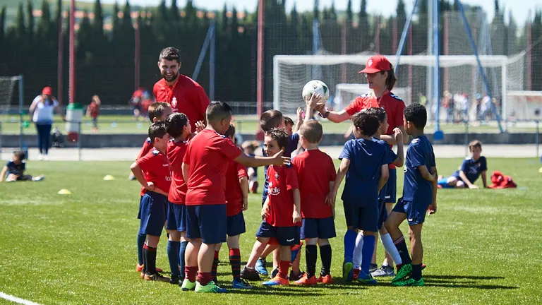 Fiesta de la Fundación Osasuna en los campos de Tajonar. MIGUEL OSES