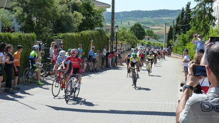 Llegada de la carrera Memorial Meoqui a la meta en Murieta.
