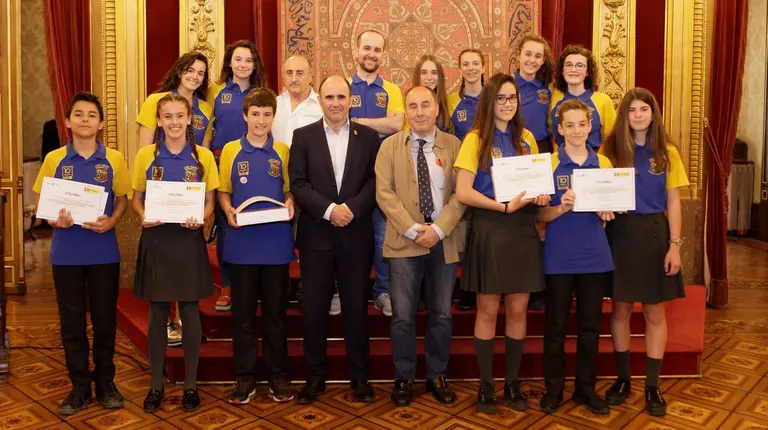 Alumnado de secundaria del Colegio Luis Amigó recibe el premio de certamen Consumópolis GOBIERNO DE NAVARRA