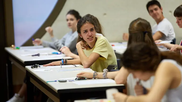 Inicio de las pruebas de la evaluaci..n para el acceso a la universidad (EvAU) en la Universidad P..blica de Navarra. I..IGO ALZUGARAY