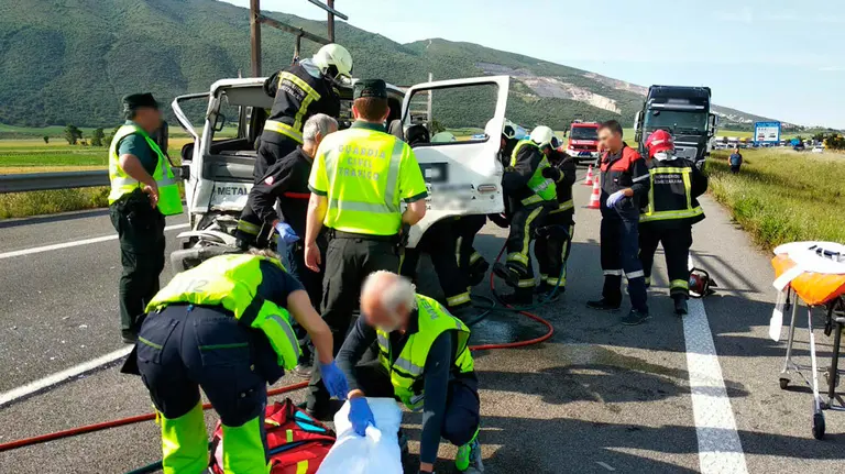 Un conductor de un camión ha resultado herido en Imarcoain tras impactar contra otro vehículo por detrás. GUARDIA CIVIL
