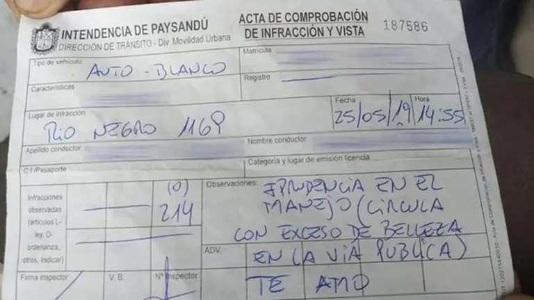 Imagen de la multa emitida por &#39;exceso de belleza&#39;. FACEBOOK