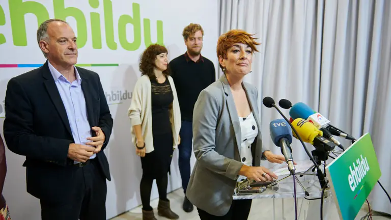 Bakartxo Ruíz ofrece una rueda de prensa en la sede de EH Bildu. PABLO LASAOSA 2