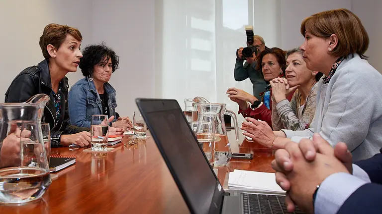 Reunión entre María Chivite (PSN) y Uxue Barkos (Geroa Bai) en el marco de la ronda de contactos que inicia la candidata socialista a la Presidencia del Gobierno de Navarra. IÑIGO ALZUGARAY