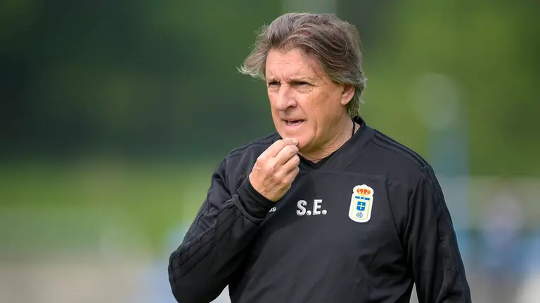Sergio Egea es el entrenador del Real Oviedo. @RealOviedo.