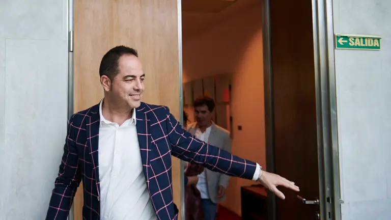 María Chivite y Ramón Alzorriz abandonan la sala de reuniones con Podemos . PABLO LASAOSA05