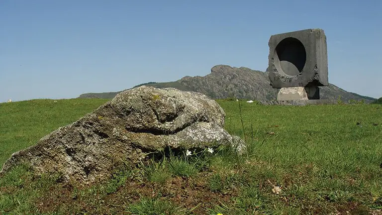 Agiña, la escultura de Jorge Oteiza en el paraje homónimo de Lesaka Foto TURISMO BAZTAN BIDASOA