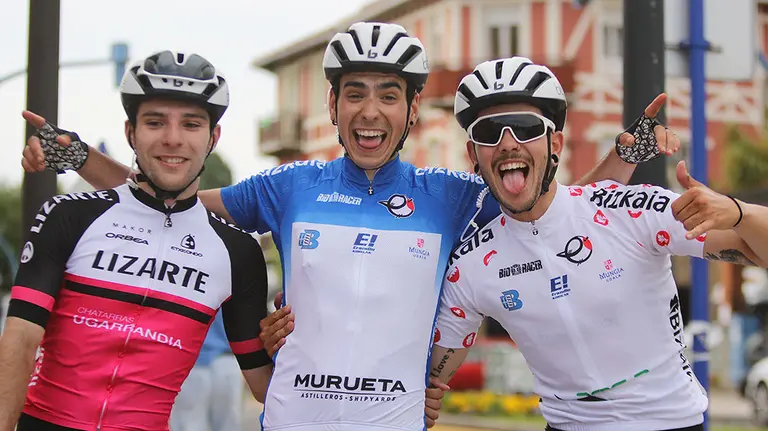 Jordi López, Ibon Ruiz y Kiko Galván, triplete del Lizarte en la Bizkaia Saria. Cedida.