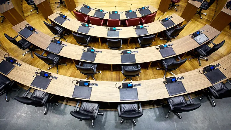 Nuevo sistema audiovisual en el Sal..n de Plenos del Parlamento de Navarra. I..IGO ALZUGARAY