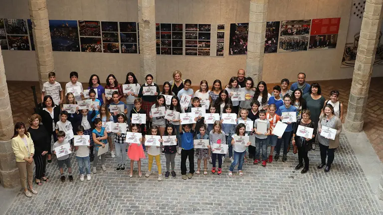 19.06.13_entrega_premios_certamen_literario_escolar_infantil