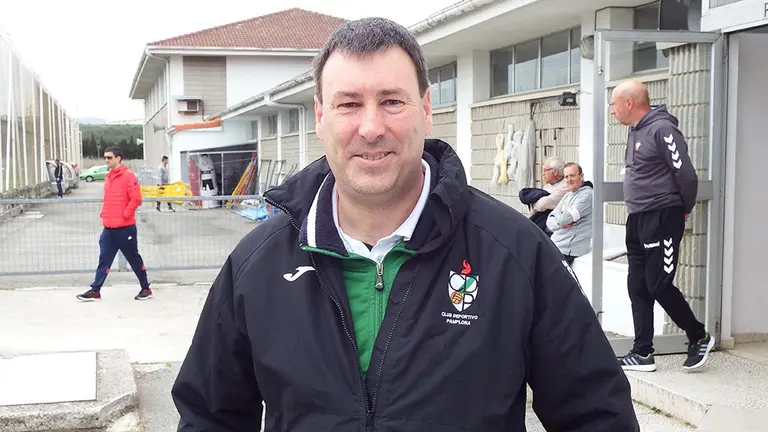 Unai Jáuregui con el chandal del CD Pamplona en Tajonar.