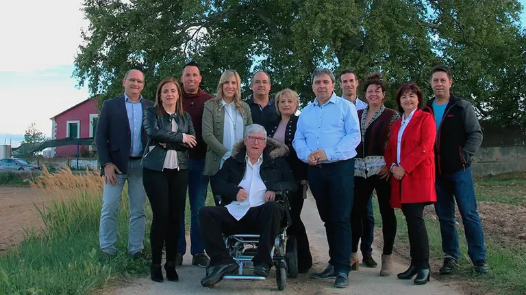 El grupo socialistas que se presentaba a las elecciones. Bel&eacute;n Cerd&aacute;n es la segunda por la derecha con abrigo rojo.