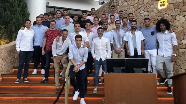 Todos los componentes del primer equipo de Osasuna, juntos de vacaciones en Ibiza. OSASUNA