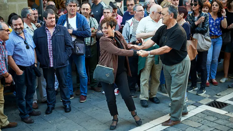 Amaia Izko, concejala de Bildu, a su salida del Ayuntamiento de Pamplona. MIGUEL OSES