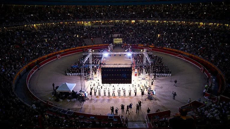Actuación de multiples bandas de musica en la plaza de toros de Pamplona en el centenario de La Pamplonesa. MIGUEL OSES