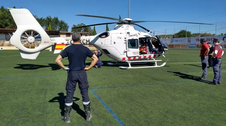 El helic&oacute;ptero del Gobierno de Navarra, en Lodosa para atender a una persona BOMBEROS DE NAVARRA