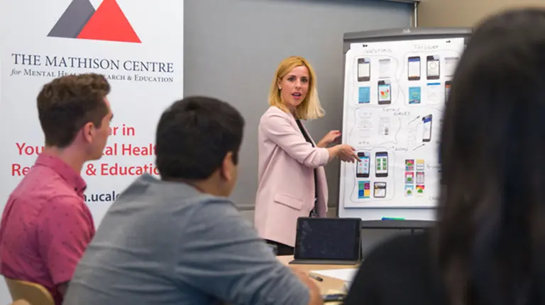 La psicóloga navarra Olga Santesteban Echarri durante una presentación en la Universidad de Calgary, Canadá Foto: U. CALGARY