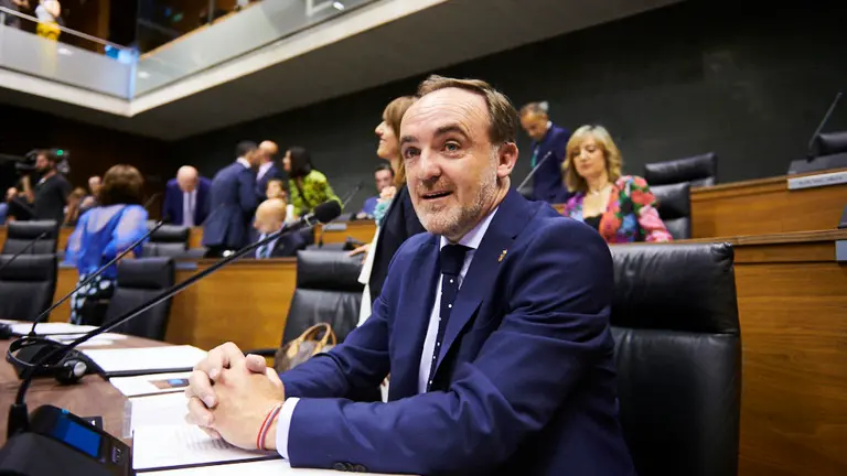Constitución de la Mesa del Parlamento de Navarra con la presidencia de Unai Hualde, de Geroa Bai. PABLO LASAOSA