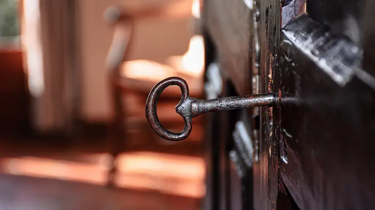 Imagen de archivo de un armario antiguo. ARCHIVO