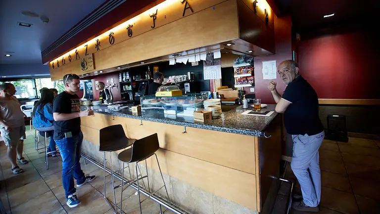 Bar-Restaurante Club Taurino en la calle Emilio Arrieta de Pamplona. IÑIGO ALZUGARAY
