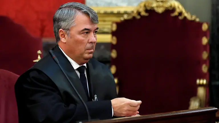 GRAF2031 MADRID, 21/6/2019.- Agustín Martínez,abogado de los acusados, durante la ivista pública que se celebra hoy en el Tribunal Supremo para deliberar los recursos de casación presentados contra la sentencia que confirmó la pena de nueve años de prisión para los cinco miembros de La Manada por abuso sexual de una joven madrileña en los Sanfermines de Pamplona de 2016.EFE/Chema Moya ***POOL***