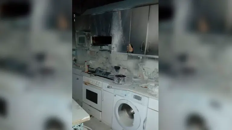 Cocina de Zizur que ha ardido y ha dejado a una persona herida. BOMBEROS