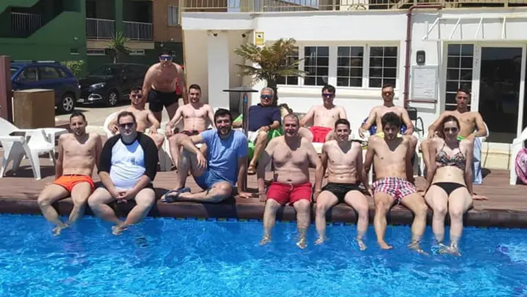 Los jugadores del Burladés disfrutan en Peñíscola. @ucdburlades.