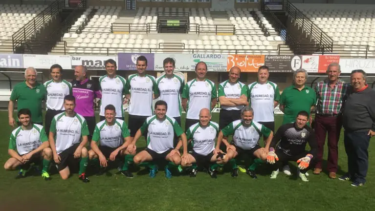 El equipo Oberena veteranos en el torneo de Irún. @oberenafutbol.
