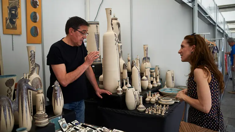 Feria de Artesania en la Plaza del Castillo de Pamplona. MIGUEL OSÉS