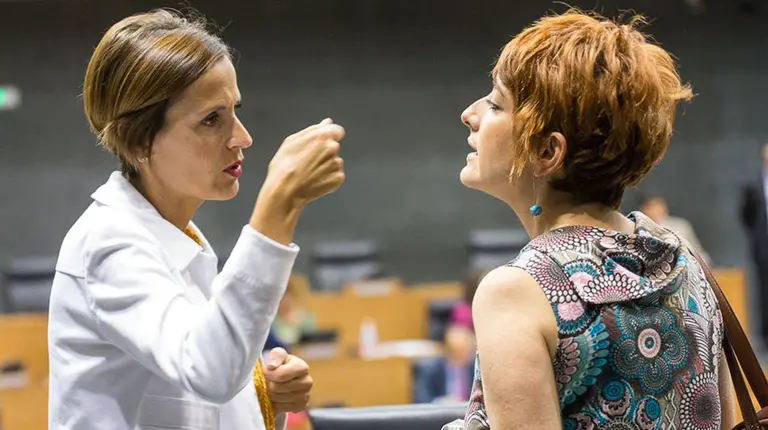 María Chivite y Bakartxo Ruiz, en un pleno del Parlamento de Navarra IÑIGO ALZUGARAY