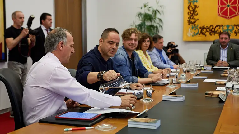 Mesa y Junta de Portavoces del Parlamento de Navarra. IÑIGO ALZUGARAY