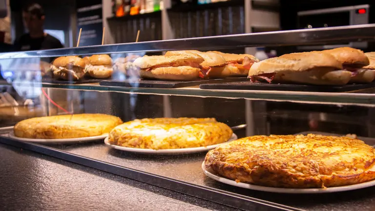 Reportaje en la Tasca de Don José en la Plaza del Castillo.. NOEMÍ VERA