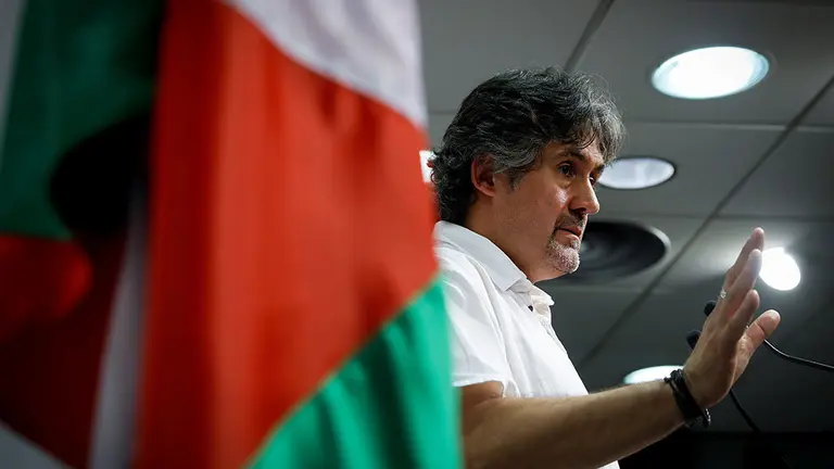 GRAFCAV5684. SAN SEBASTIÁN (GIPUZKOA), 25/06/2019.- El líder de Eusko Alkartasuna, Pello Urizar, ha informado este martes en San Sebastián sobre los motivos que le han llevado a dimitir del cargo de secretario general de la formación nacionalista. EFE/Javier Etxezarreta