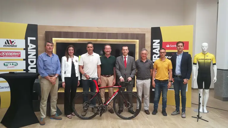 Foto presentacion marcha cicloturista Indurain CEDIDA