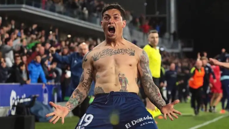 Chimy Ávila celebra un gol con el Huesca en El Alcoraz. @chimy337.