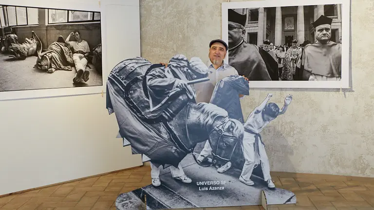 Exposición 'Universo SF', del fotógrafo pamplonés Luis Azanza, en el Palacio del Condestable de Pamplona. IÑIGO ALZUGARAY