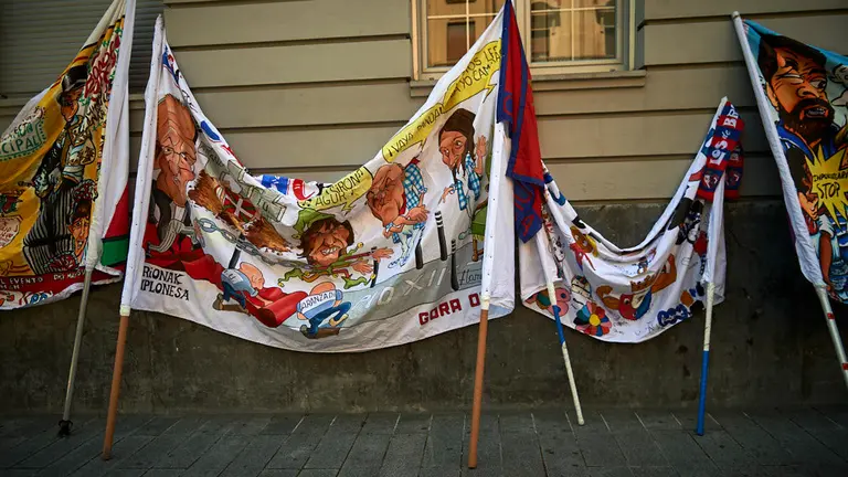 Presentación de las pancartas de las peñas para San Fermín 2019. MIGUEL OSÉS
