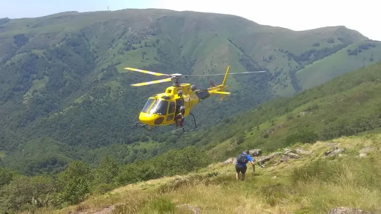 Rescate de un montañero en helicóptero BOMBEROS DE NAVARRA