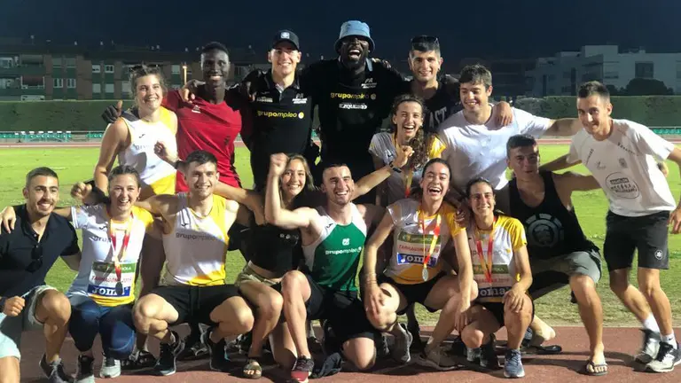 Imagen de equipo del Grupompleo Pamplona Atlétio durante el campeonato sub23 en Tarragona