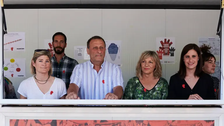 Apertura del punto de información ' Pamplona libre de agresiones sexistas ' situado en la Plaza del Castillo. PABLO LASAOSA 1
